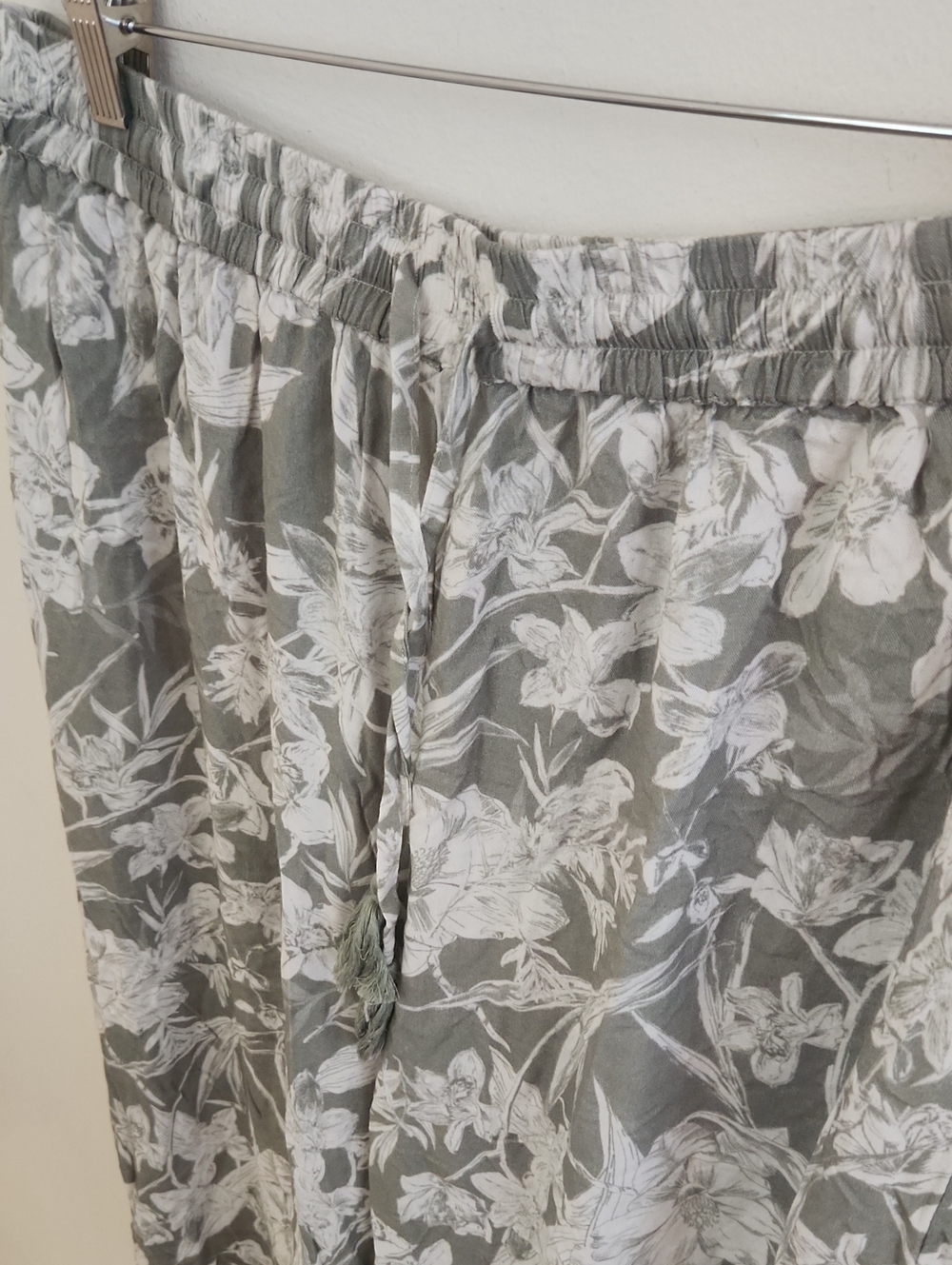 World Market Mila Floral Drawstring Wide Leg Pants in Sage and Ivory Boho L/XL - Picture 3 of 5